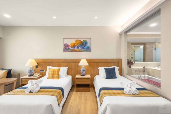 (ROYAL CLIFF (Ocean Deluxe